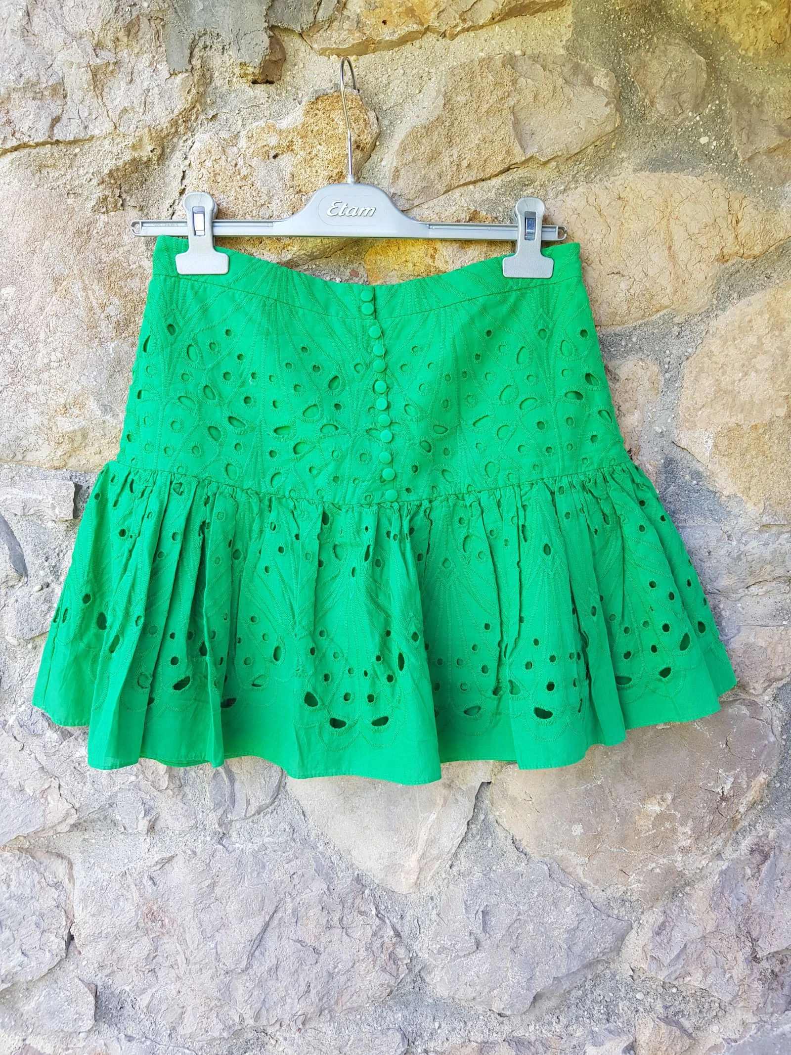 Falda mini verde bordada troquelada Zara S